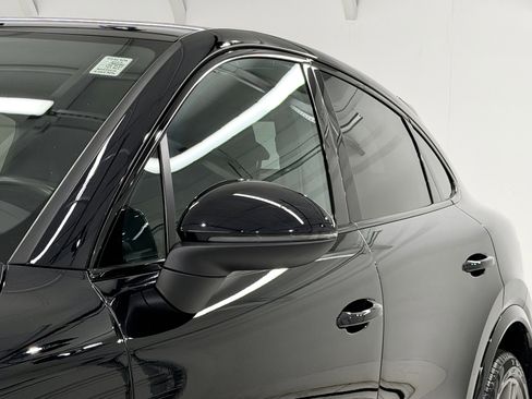 Used 2022 Porsche Cayenne Platinum Edition AWD/4WD image 19