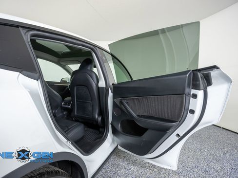 Used 2024 Tesla Model Y Performance AWD/4WD image 33