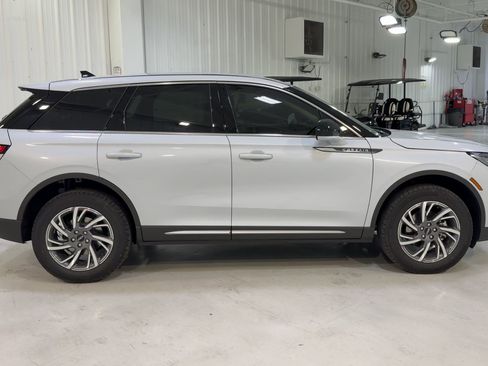 New 2026 Lincoln Corsair Premiere image 2