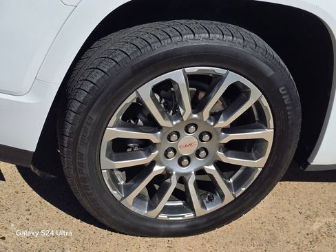 Used 2023 GMC Acadia Denali FWD image 11
