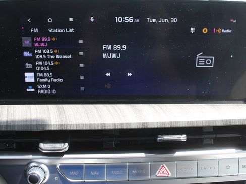 Used 2024 Kia Telluride EX w/ EX Captain's Chair Package FWD image 53