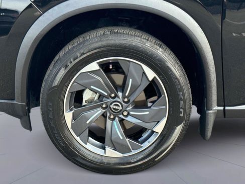 Used 2024 Nissan Rogue SV FWD image 11