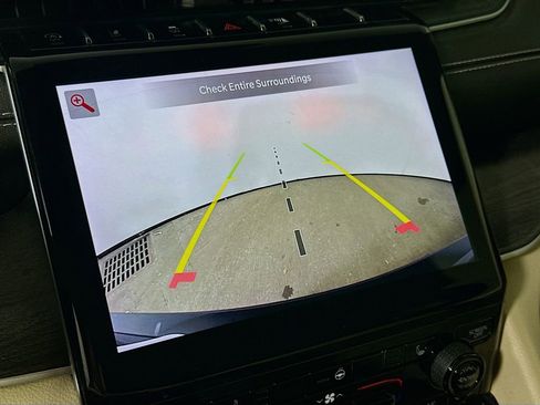 Used 2024 Jeep Grand Cherokee Limited w/ Black Appearance Package image 10