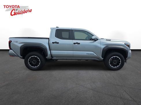 Used 2024 Toyota Tacoma TRD Off-Road AWD/4WD image 4