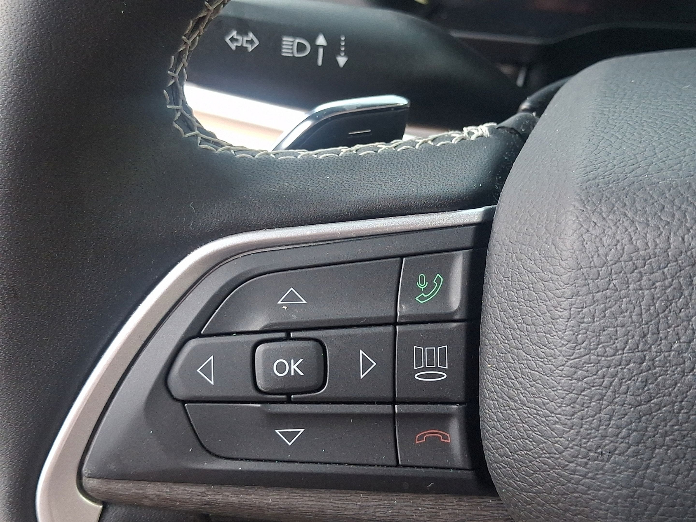 Certified 2024 Jeep Grand Cherokee L Limited w/ Luxury Tech Group II AWD/4WD image 20