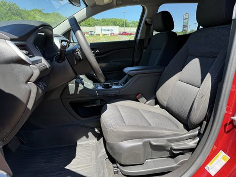 Used 2023 GMC Acadia SLE w/ LPO, Floor Liner Package AWD/4WD image 16