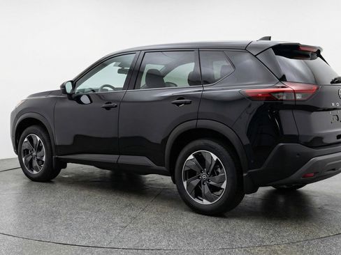 Used 2025 Nissan Rogue SV FWD image 6