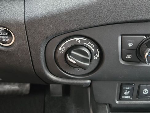 Used 2024 Nissan Frontier SV w/ SV Convenience Package image 21