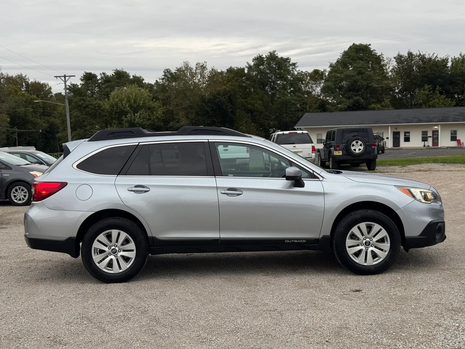 Used 2016 Subaru Outback 2.5i Premium w/ Popular Package #2 AWD/4WD image 10