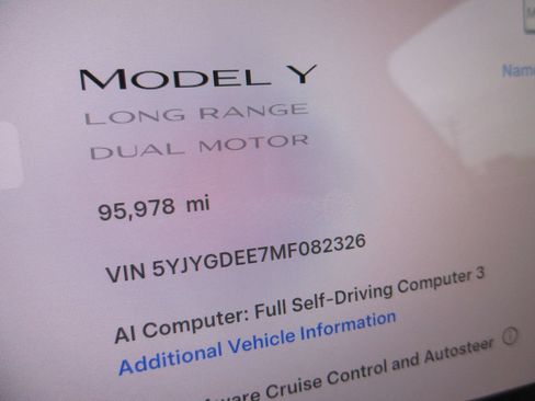 Used 2021 Tesla Model Y Long Range AWD/4WD image 27