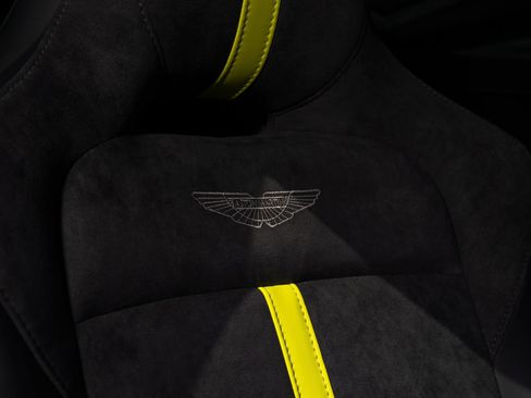 Used 2023 Aston Martin V8 Vantage Coupe RWD image 28
