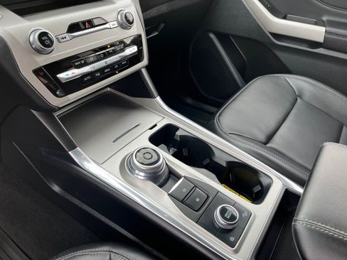 Used 2023 Ford Explorer XLT w/ Equipment Group 202A image 19