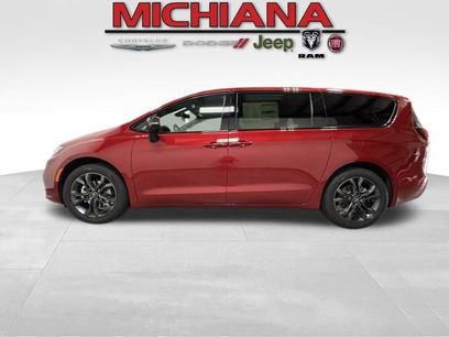 New 2026 Chrysler Pacifica Select