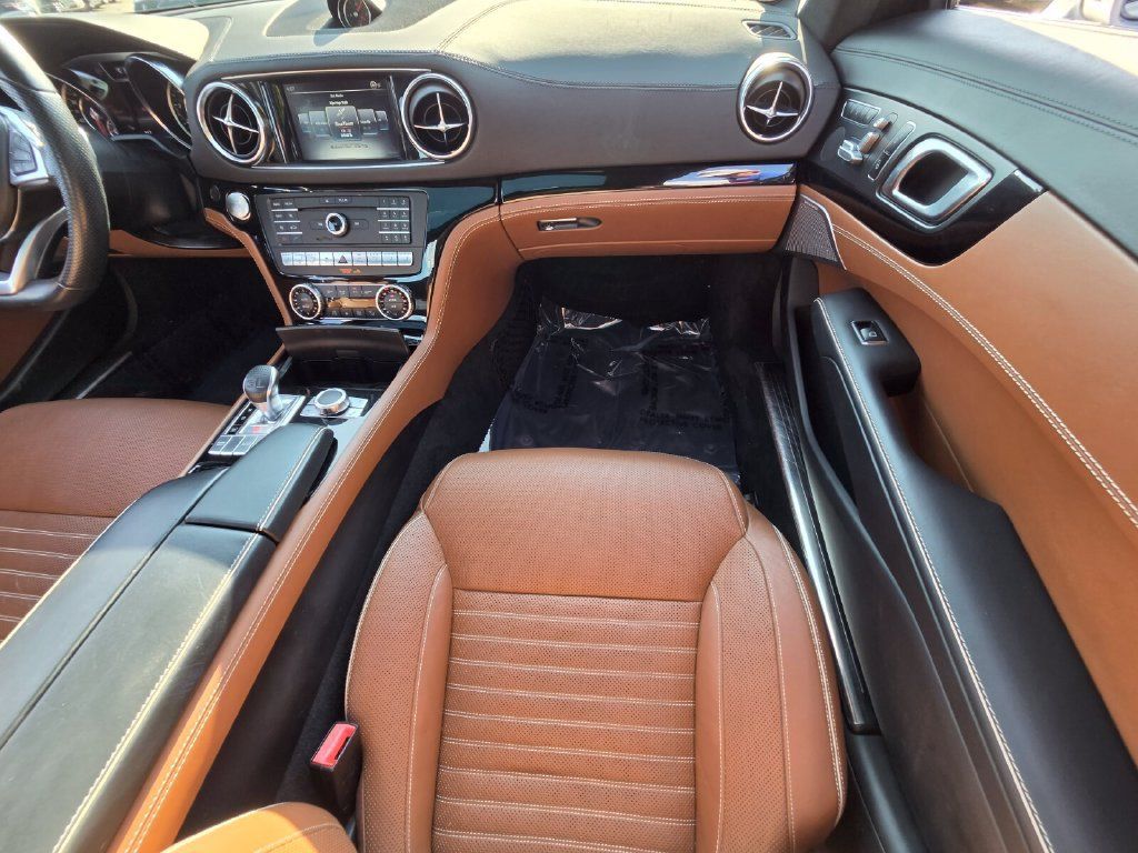 Used 2018 Mercedes-Benz SL 550 image 16