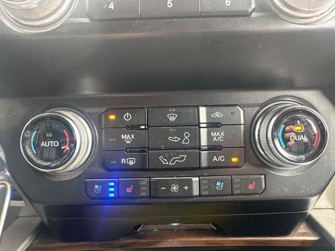 Used 2020 Ford F150 Lariat w/ Equipment Group 502A Luxury AWD/4WD image 8