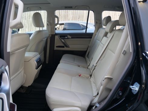 Used 2019 Lexus GX 460 image 9