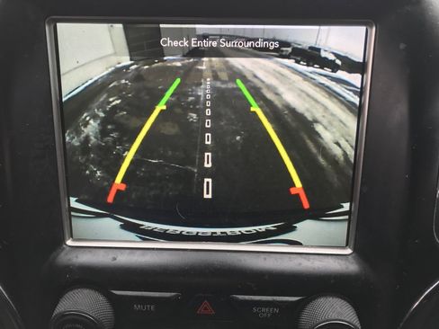 Used 2018 Jeep Grand Cherokee Altitude image 20