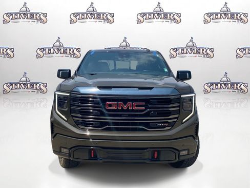 Used 2024 GMC Sierra 1500 AT4 w/ Technology Package AWD/4WD image 2