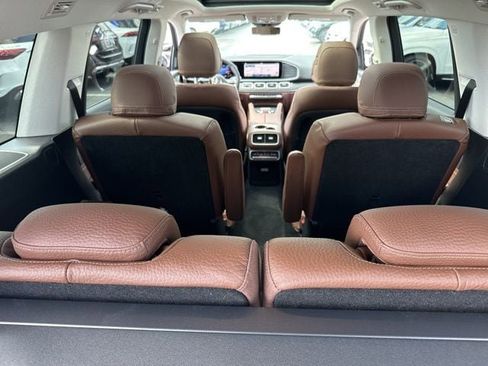 New 2026 Mercedes-Benz GLS 450 4MATIC image 30