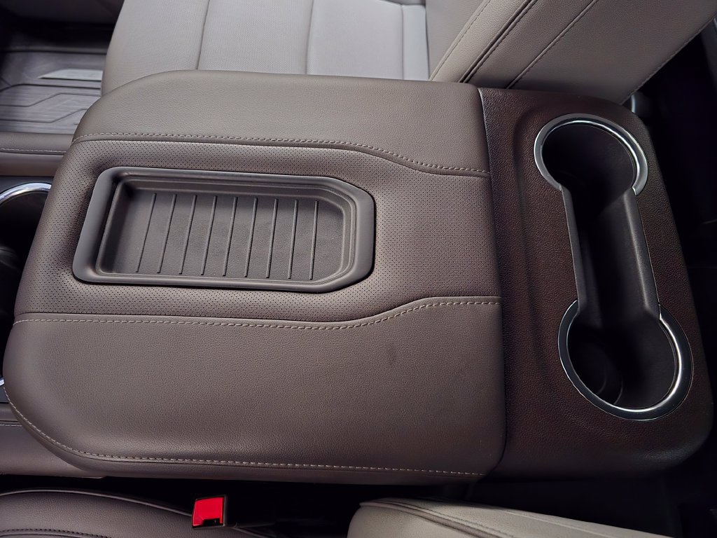 Used 2023 GMC Yukon XL SLT AWD/4WD image 26