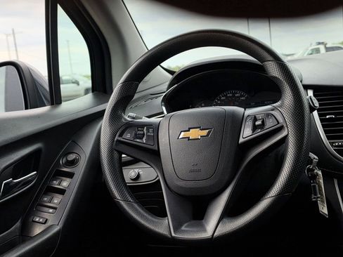 Used 2021 Chevrolet Trax LS w/ Tint and Cruise Package image 10