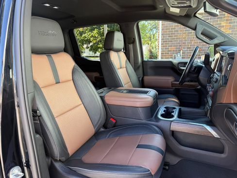 Used 2022 Chevrolet Silverado 1500 High Country w/ Z71 Off-Road Package image 16