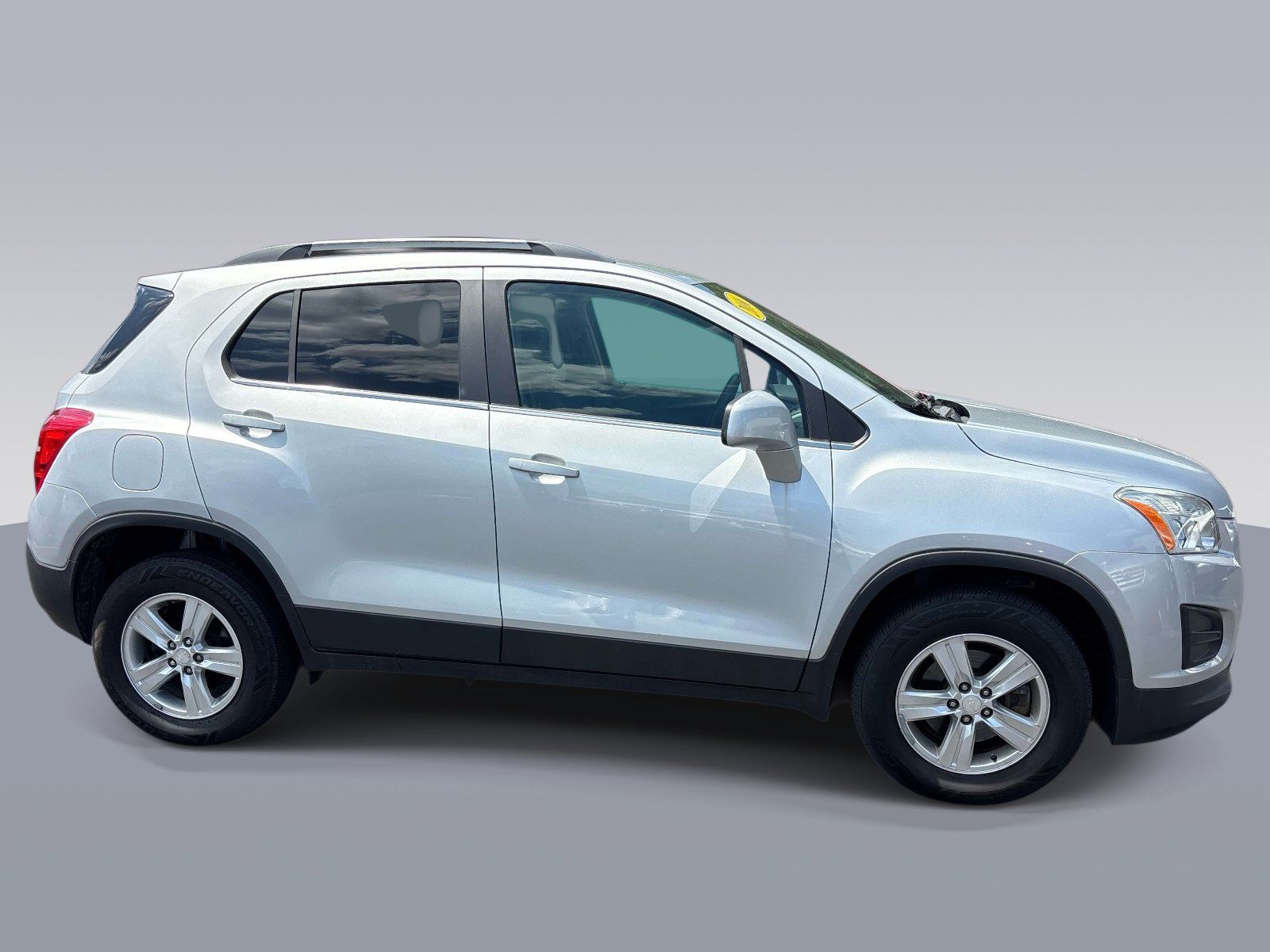 Used 2016 Chevrolet Trax LT w/ LT Convenience Package AWD/4WD image 2
