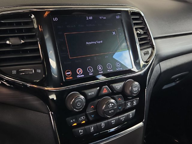 Used 2020 Jeep Grand Cherokee Laredo w/ Laredo X Package RWD image 19