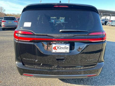 New 2026 Chrysler Pacifica Limited w/ S Appearance Package image 27