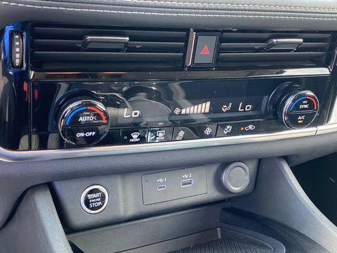 Used 2023 Nissan Rogue SV AWD/4WD image 12