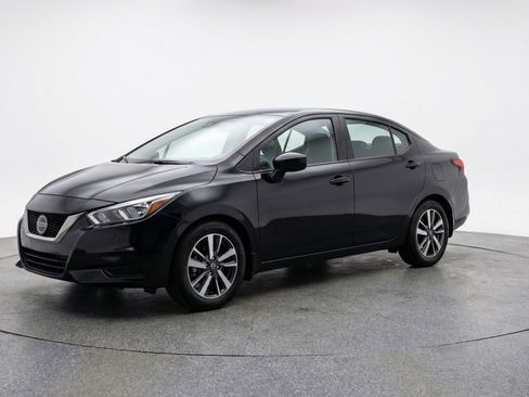 Used 2025 Nissan Versa SV image 3