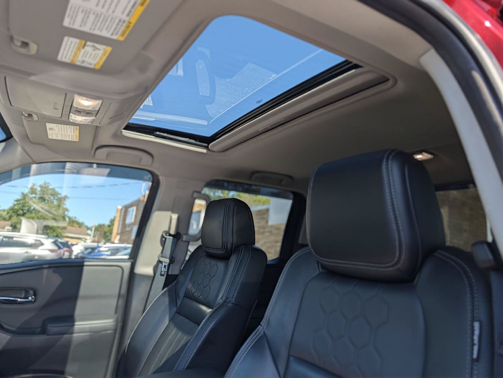 Used 2024 Nissan Frontier SL w/ Technology Package AWD/4WD image 19