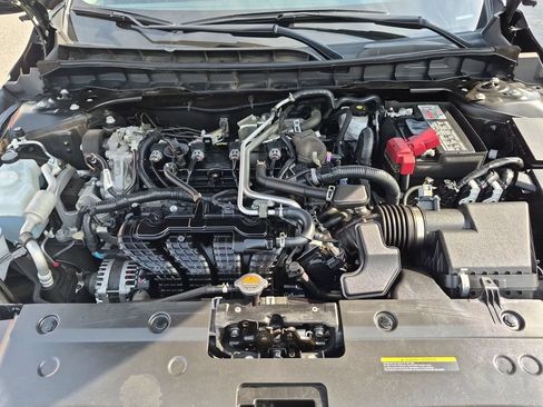 Used 2025 Nissan Altima 2.5 SV FWD image 33