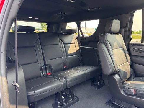 Used 2024 GMC Yukon XL Denali w/ Advanced Technology Package AWD/4WD image 30
