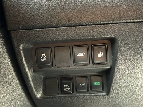 Used 2018 Nissan Rogue SV AWD/4WD image 20