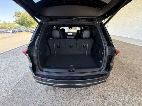 Certified 2025 Buick Enclave Preferred AWD/4WD image 26