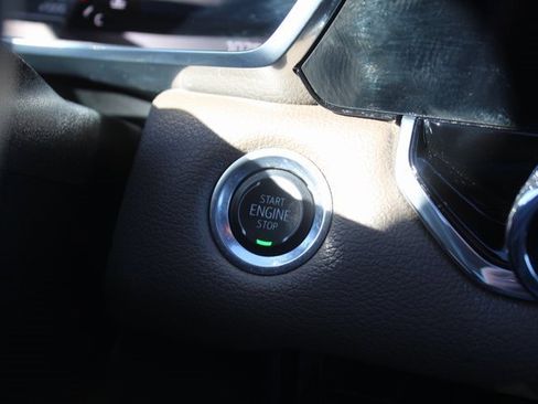 Used 2024 GMC Canyon Denali image 29