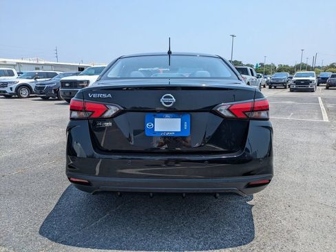 Used 2020 Nissan Versa S FWD image 5