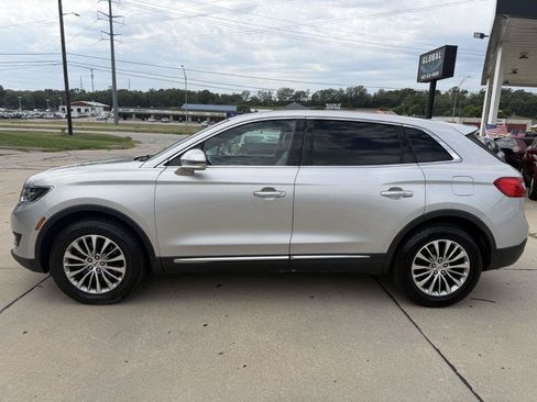 Used 2016 Lincoln MKX Select w/ Select Plus Package AWD/4WD image 4