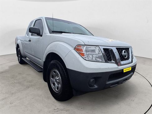 Used 2018 Nissan Frontier S image 4