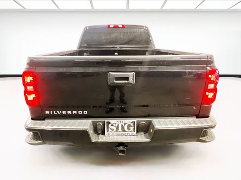 Used 2018 Chevrolet Silverado 1500 Custom w/ Custom Value Package image 5