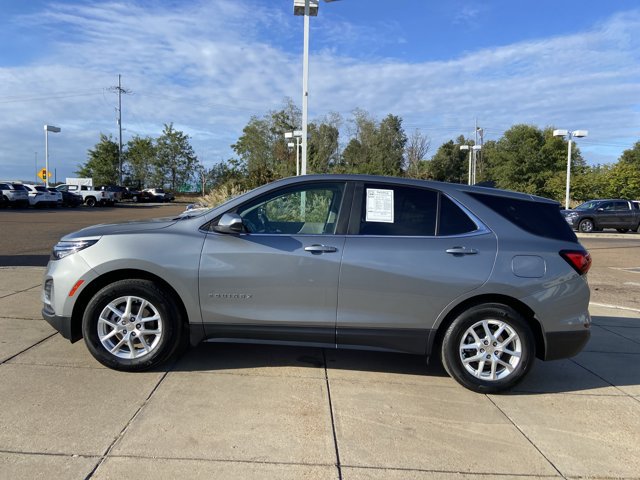 Used 2023 Chevrolet Equinox LT w/ Driver Convenience Package FWD image 6