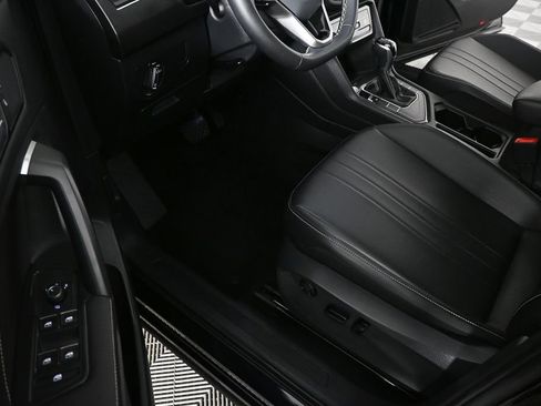 Used 2023 Volkswagen Tiguan SE image 7