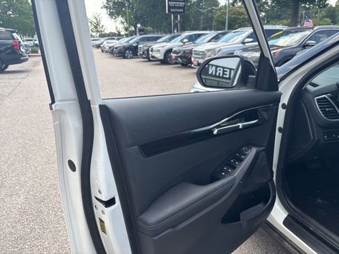 Certified 2024 Kia Seltos SX image 18