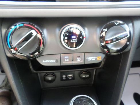 Used 2020 Hyundai Kona SE w/ Cargo Package image 14