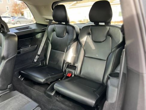 Used 2021 Volvo XC90 T5 Momentum w/ Climate Package image 31