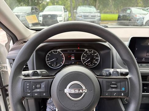 Certified 2023 Nissan Rogue SV FWD image 20