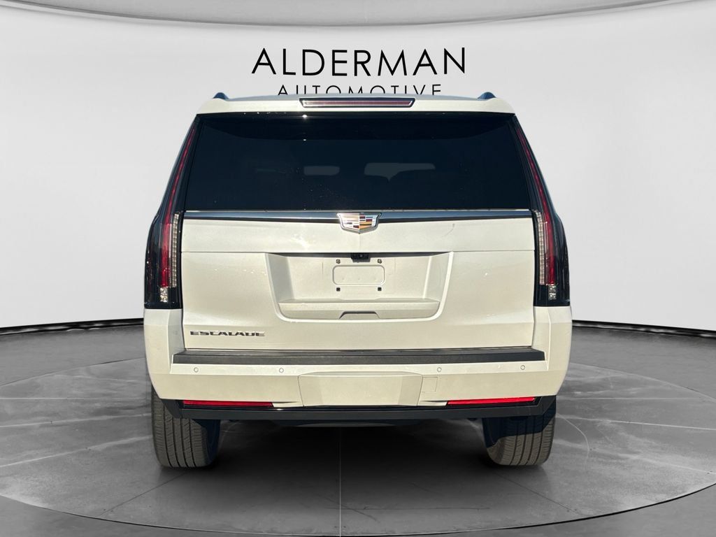 Used 2018 Cadillac Escalade Platinum AWD/4WD image 4
