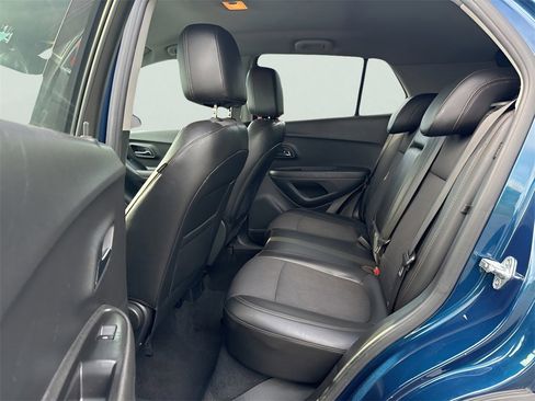 Used 2020 Chevrolet Trax LT w/ LT Convenience Package image 17