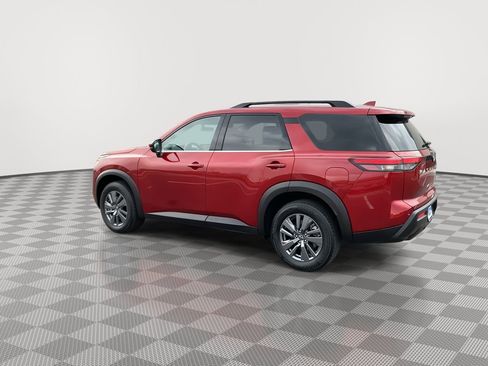 Used 2024 Nissan Pathfinder SV image 5